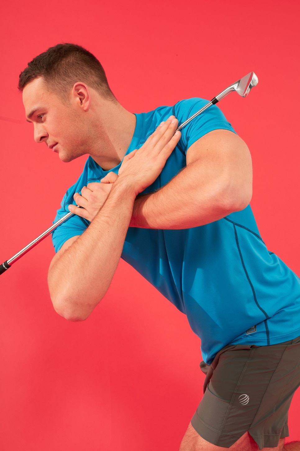 /content/dam/images/golfdigest/fullset/fitness-2026/Golf club torso rotations.jpg