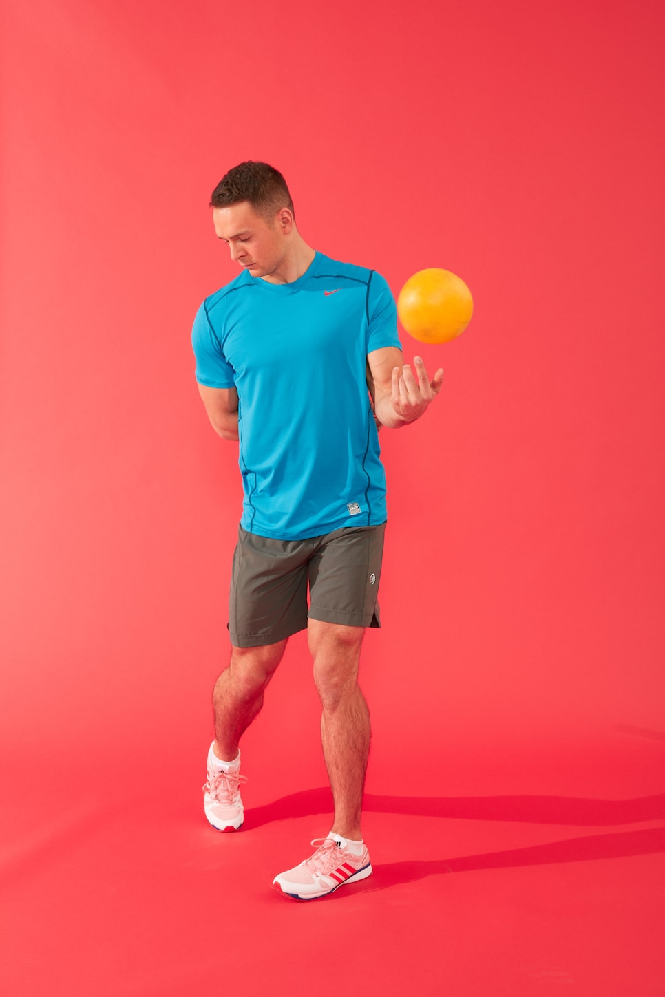/content/dam/images/golfdigest/fullset/fitness-2026/Lead-arm pronation tosses 2.jpg