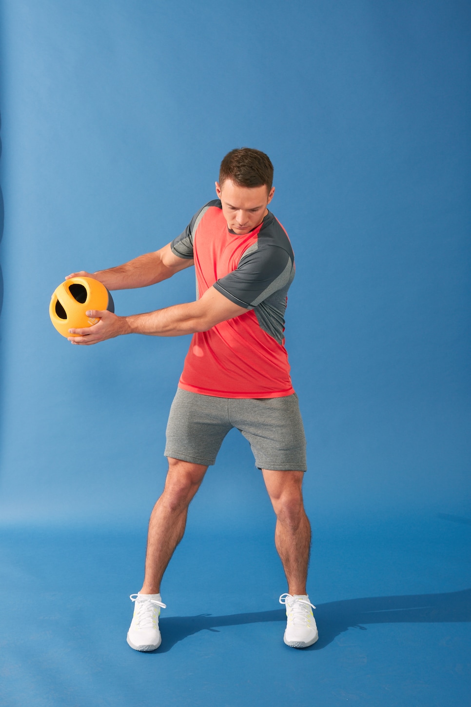 /content/dam/images/golfdigest/fullset/fitness-2026/Med-ball lateral steps with rotations 2.jpg
