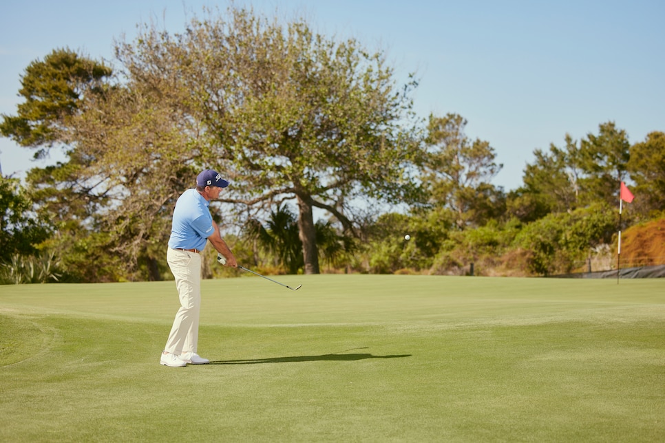 /content/dam/images/golfdigest/fullset/instruction-folder-(kaspriske)/Baile medium chip.jpg