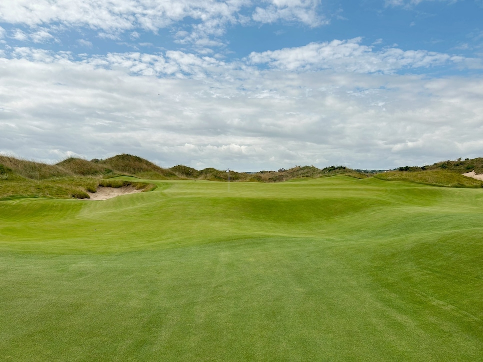 https://www.golfdigest.com/content/dam/images/golfdigest/fullset/kennedy/2ndGreen.jpeg