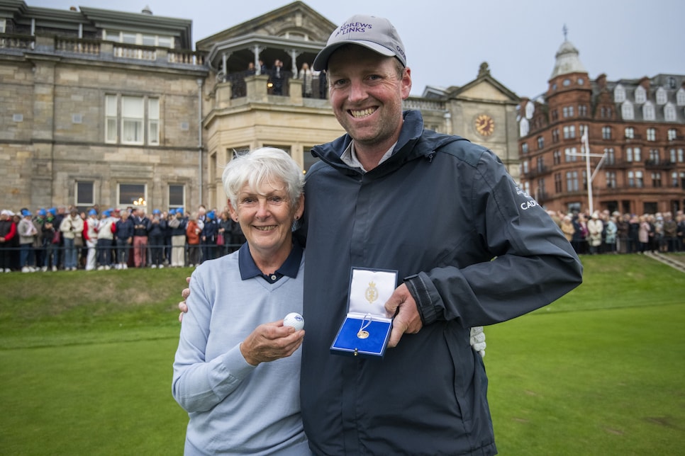 /content/dam/images/golfdigest/fullset/kennedy/JK_DowlingCaddie.jpg