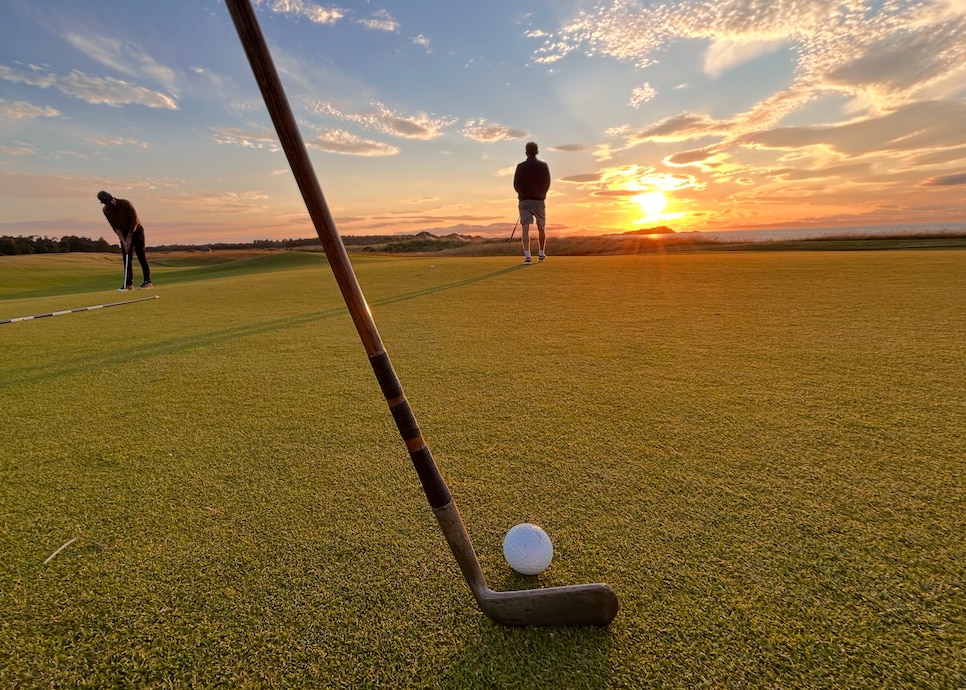 https://www.golfdigest.com/content/dam/images/golfdigest/fullset/kennedy/JK_putter.jpg