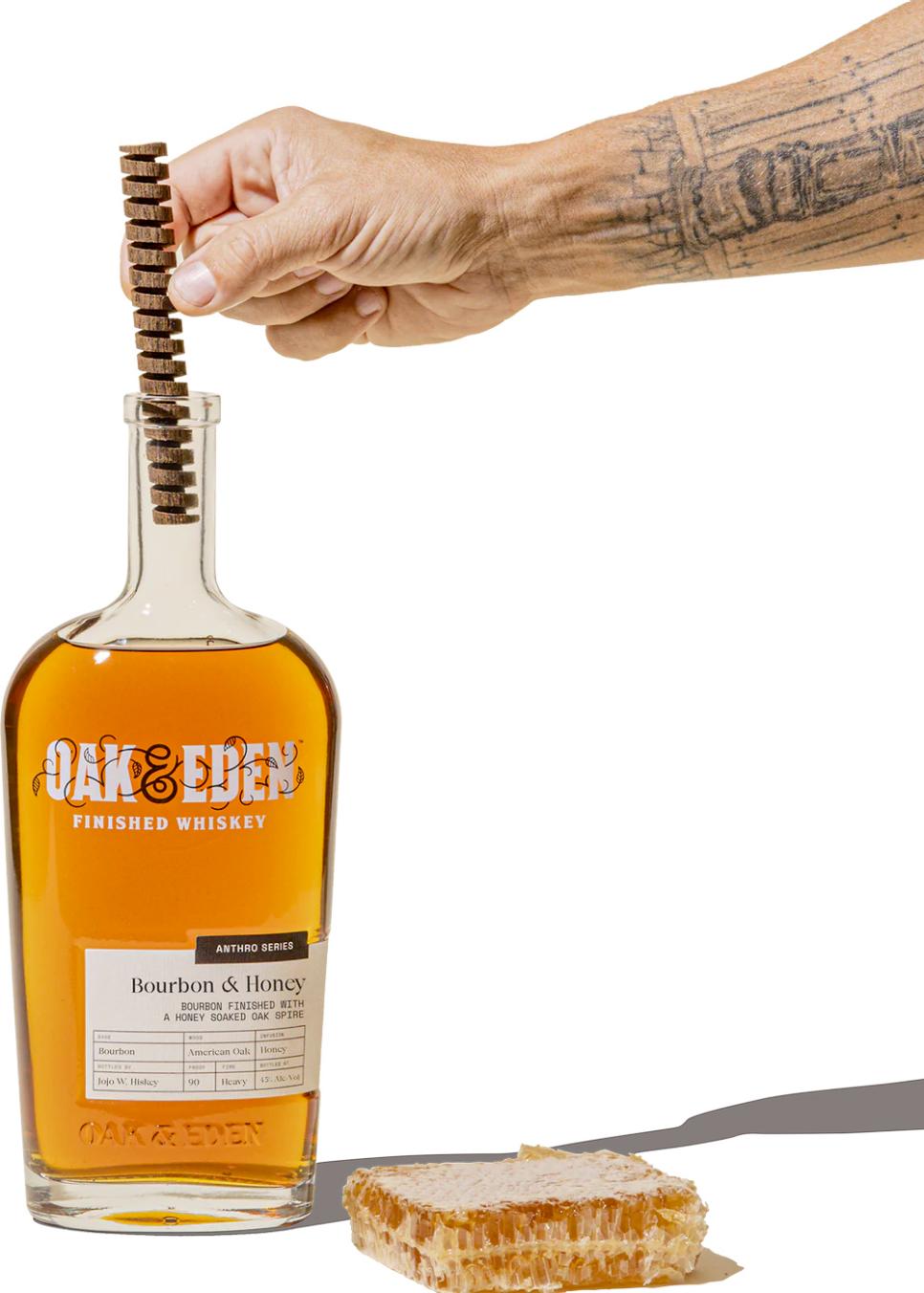 Oak & Eden Whiskey Customizer Bottle Builder