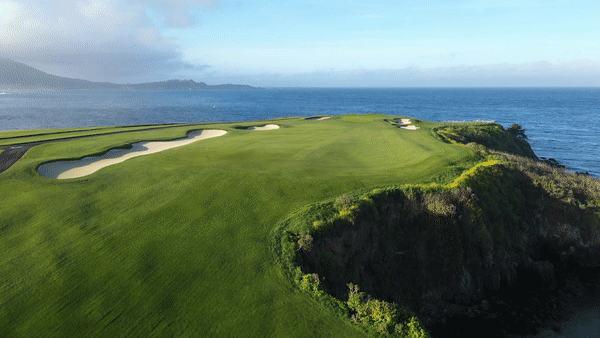 /content/dam/images/golfdigest/unsized/2019/06/06/5cf92223ff4d877b064cdd67_pebble flyovers - 6approach.gif
