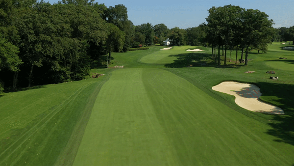 /content/dam/images/golfdigest/unsized/2020/09/Winged Foot Hole15_Approach.gif
